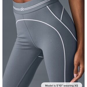 COPY - NWT Alo Airbrush heart throb leggings